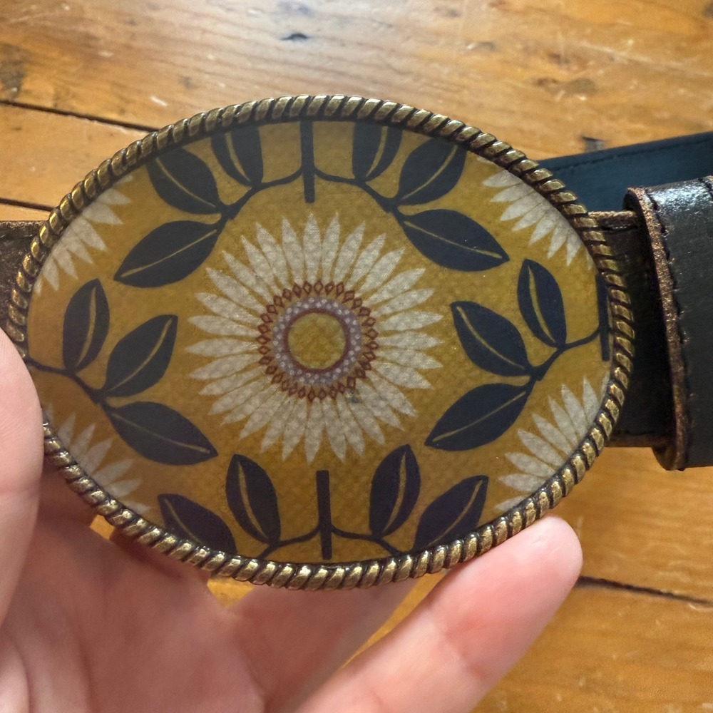 Women's Sunflower Medallion Leather Belt Size Small 30 - 32" Distress Brown Boho